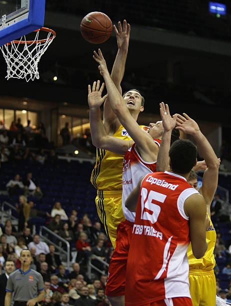 在进攻端多 在进攻端多