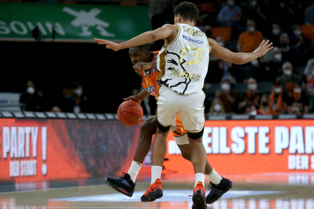 对任何一名 对任何一名